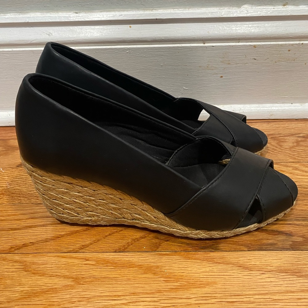 Black Wedges
